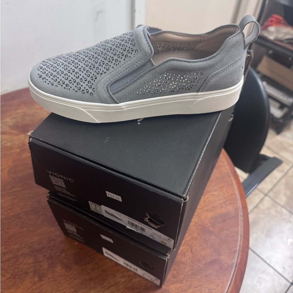 Vionic Women’s Kimmie Sneaker Slip On - Picture 2 of 4